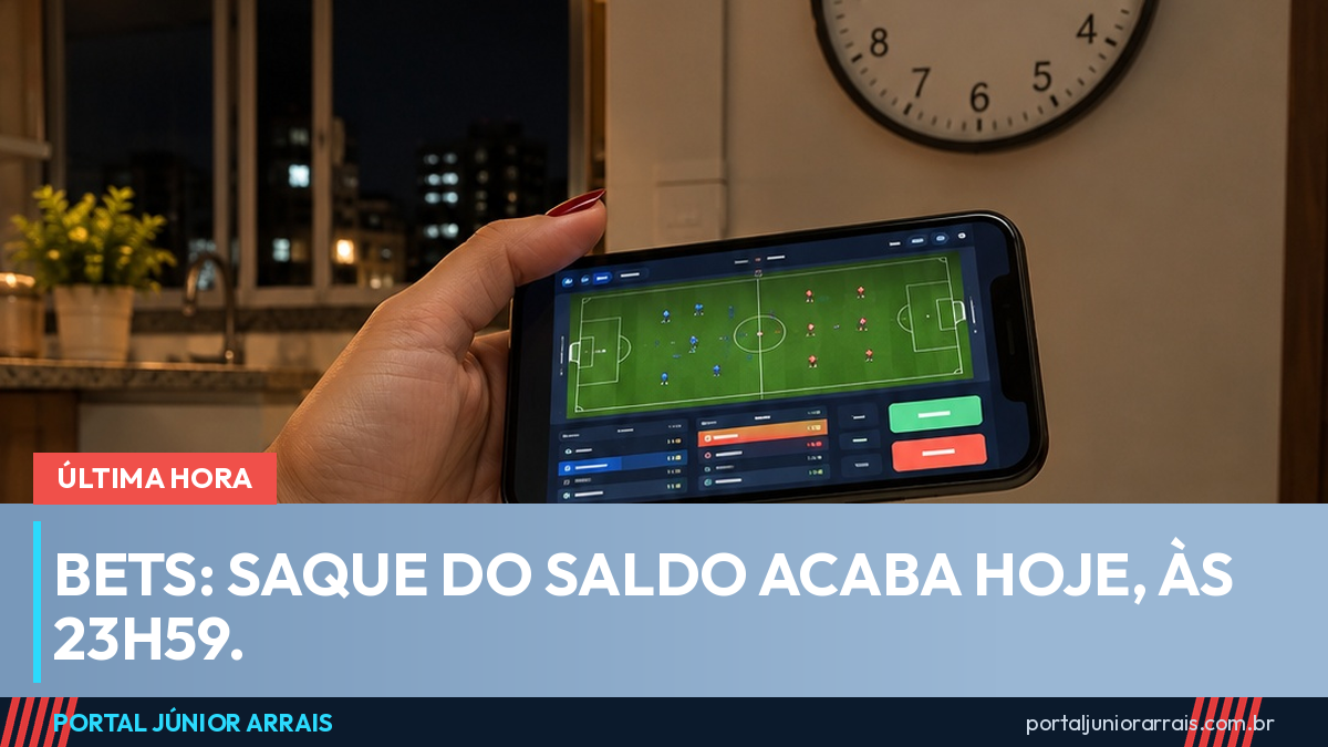 Mão de mulher segurando celular com tela de aposta esportiva sobre a mesa da cozinha, com relógio de parede marcando quase meia-noite