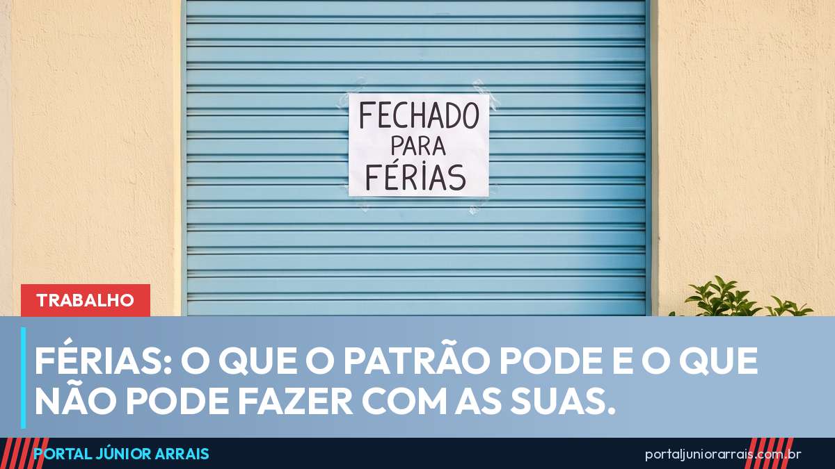 Porta de aço azul de loja de bairro fechada, com cartaz FECHADO PARA FÉRIAS