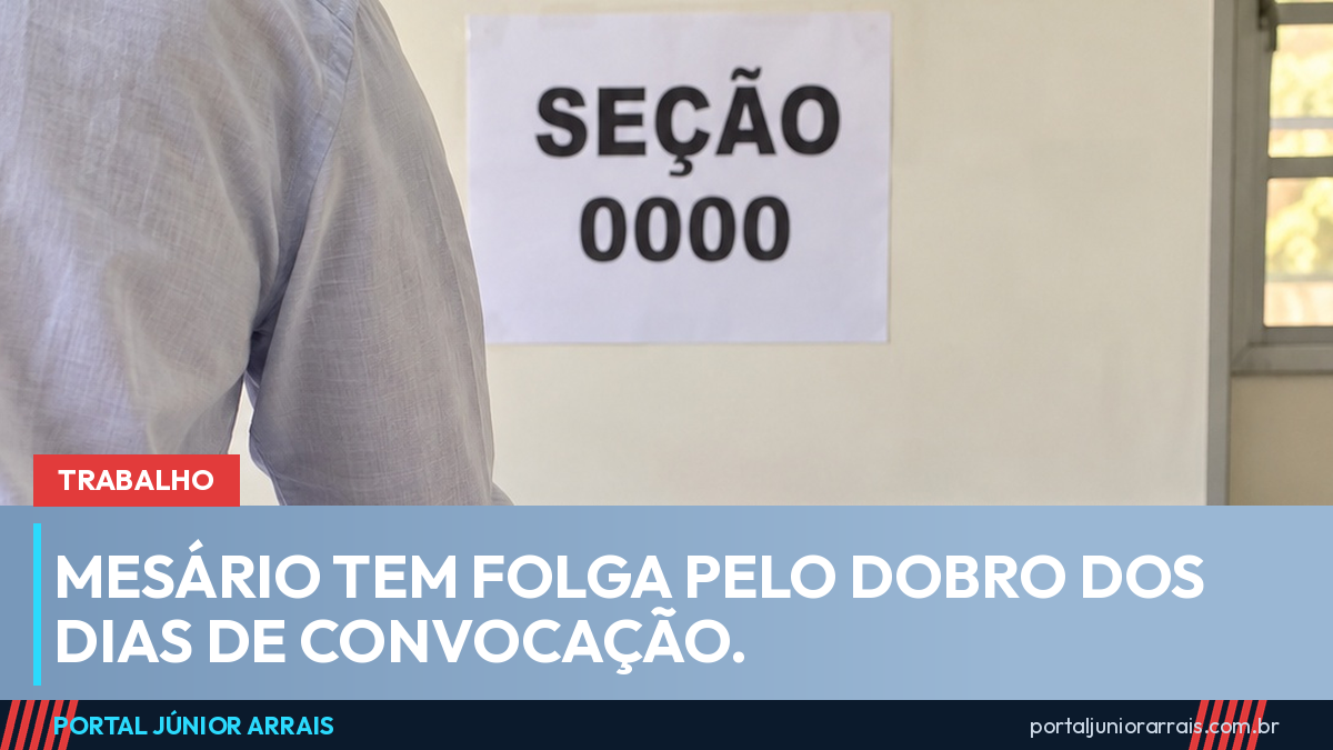 Mesa de seção eleitoral em uma escola, com crachá de mesário, pastas e cartaz escrito SEÇÃO na parede
