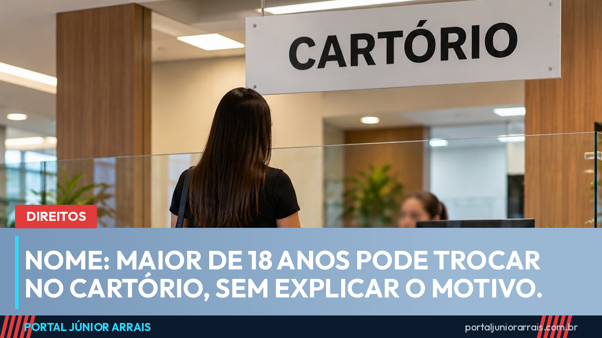 Mulher de costas diante do balcão de um cartório entregando um documento à atendente, sob a placa CARTÓRIO.