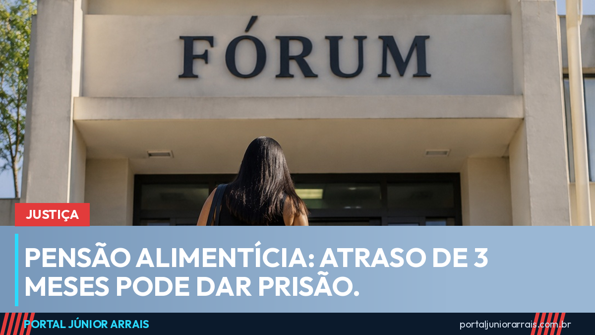 Mãe e filha de costas, de mãos dadas, subindo a escadaria de um fórum.