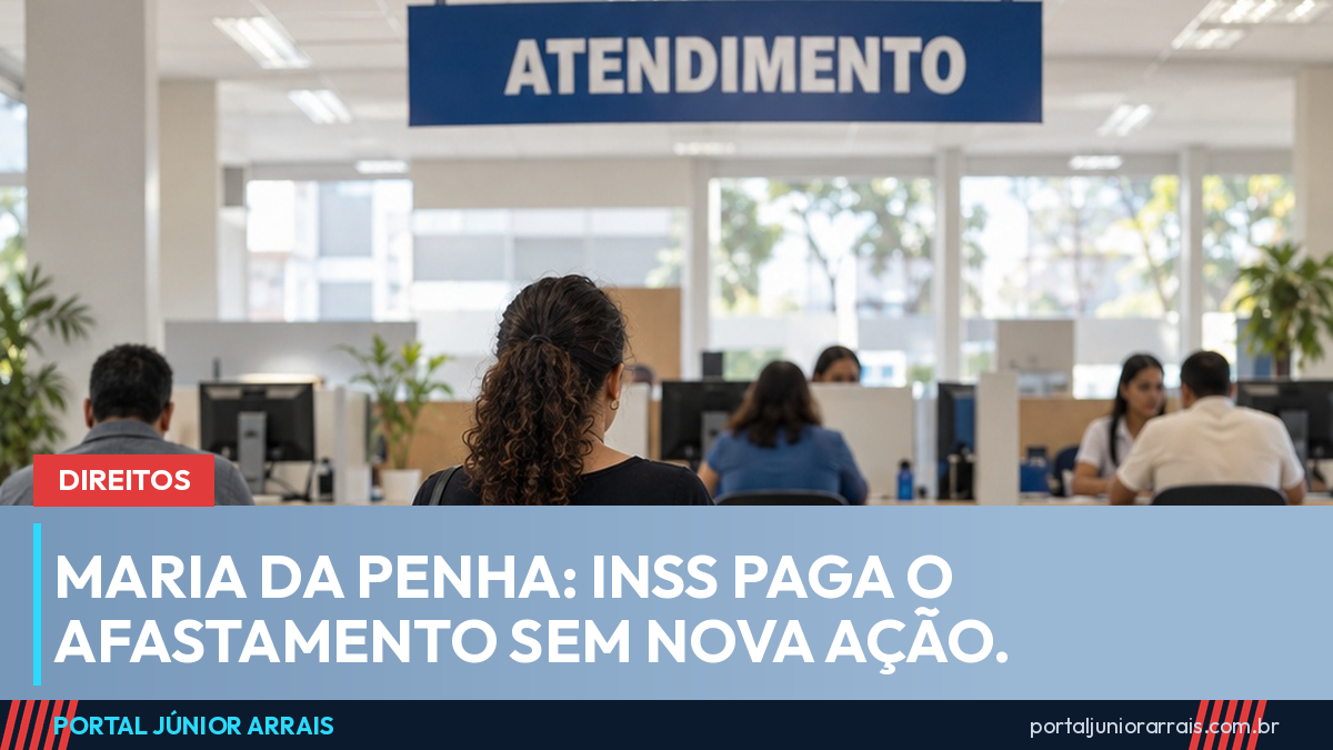 Mulher de costas sentada na sala de espera de uma agência de atendimento público, com pasta de documentos no colo